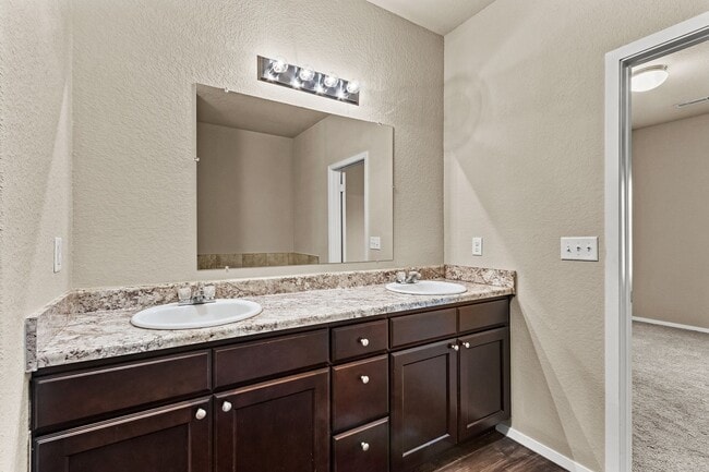 Building Photo - Beautiful home Located in desirable west Fayetteville neighborhood with playground