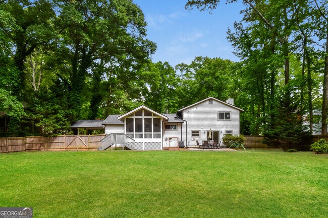 Building Photo - 140 Michaela Dr