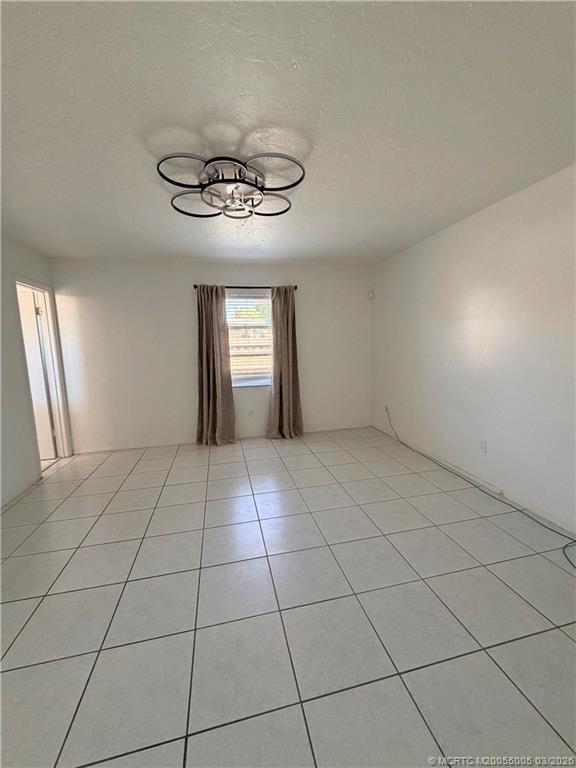 Building Photo - 761 SW Ravenswood Ln