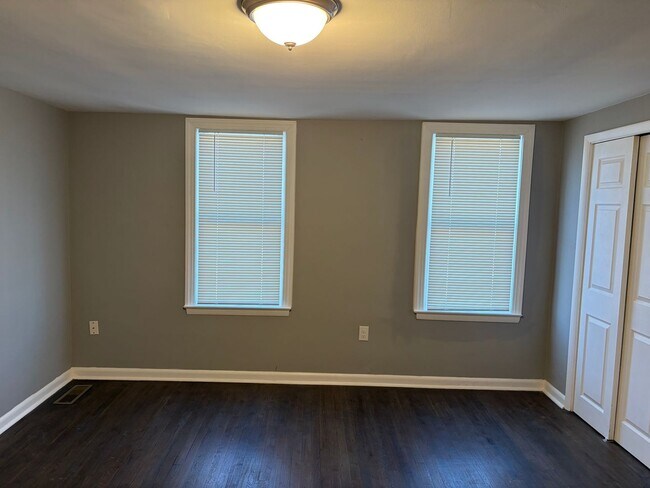 Building Photo - Fully Renovated 3BR/2BA Corner Twin Home-Move in Ready