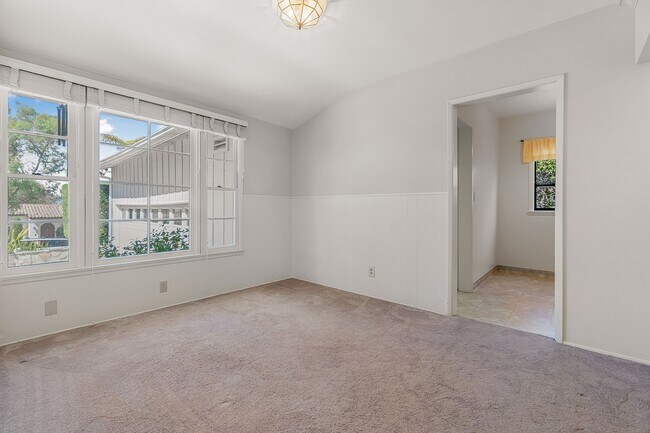 Building Photo - 4020 Vía Picaposte