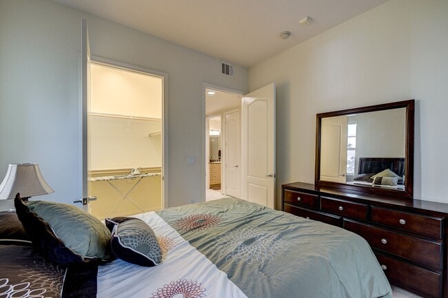Building Photo - STUNNING 3 BEDROOM 2 FULL BATH FIRST FLOOR...