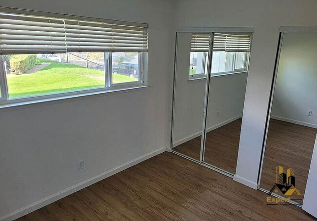 Building Photo - 3541 Town Ct