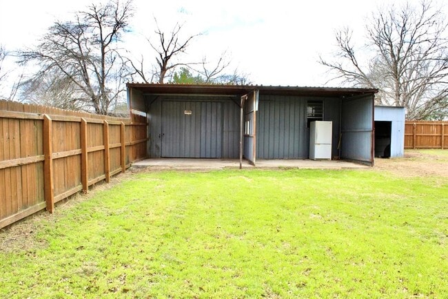 Building Photo - 1221 Giddings St