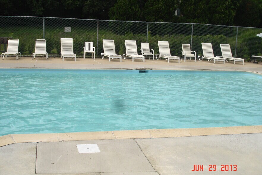 Building Photo - 80 S Pleasant Rd