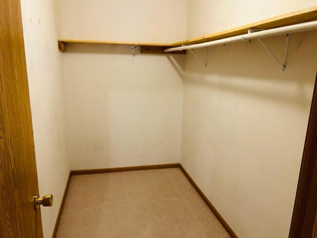 Building Photo - 1131 Silverstone Dr