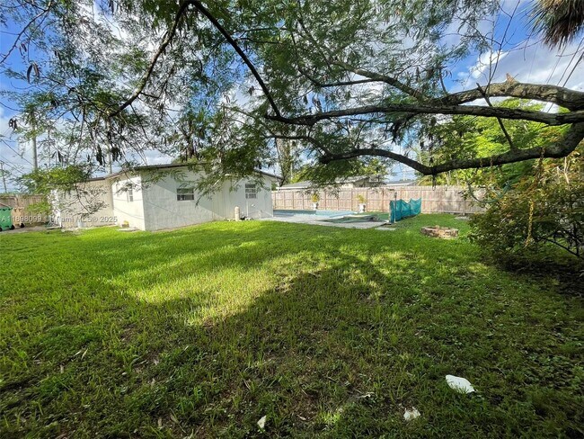 Building Photo - 5751 SW 38th Ct