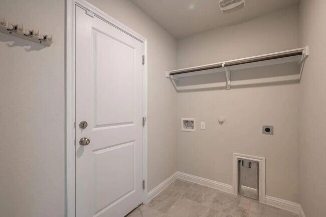 Building Photo - 8214 Cottage Rose Dr