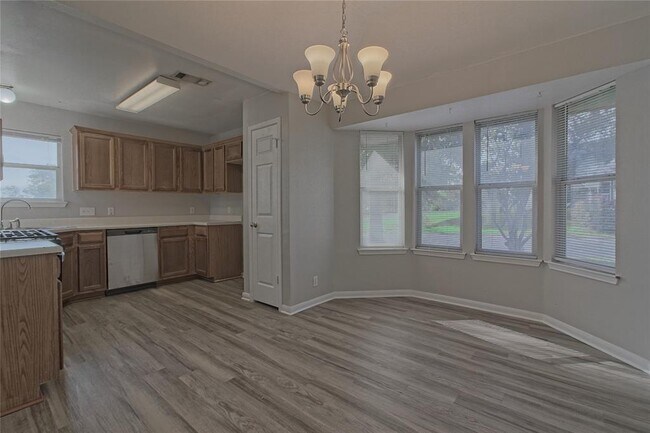 Building Photo - 300 Caladium Ct