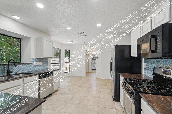 Building Photo - Creek Lot and Walking Distance to Nature P...