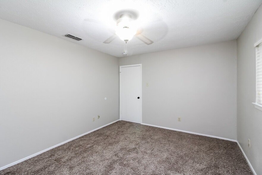 Building Photo - 2310 Overbrook Dr