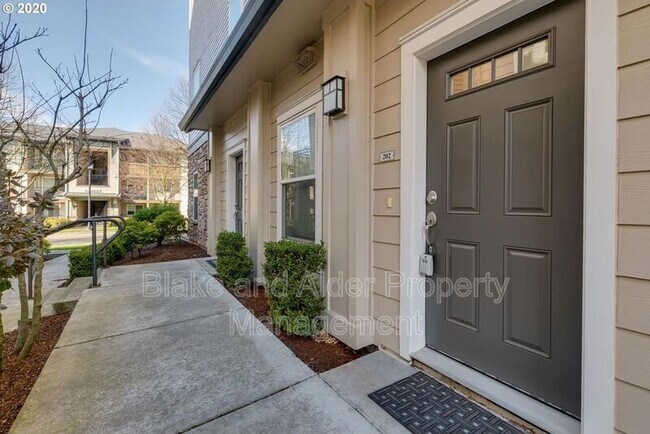 Building Photo - 10805 NE Red Wing Way