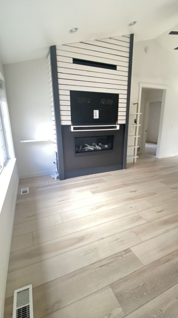 Building Photo - Spacious home in a Prime Location-6-month ...