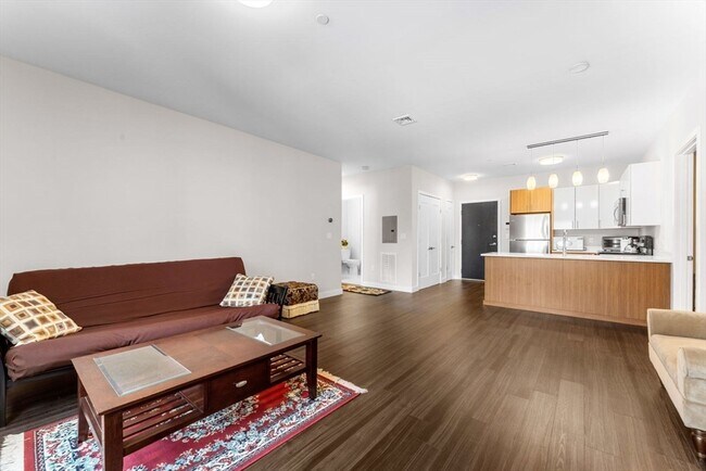 Building Photo - 999 Hancock St