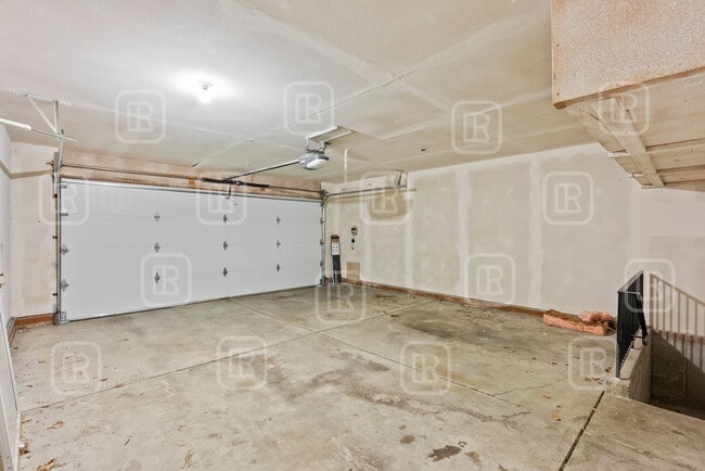 Building Photo - 23713 E Maxwell Ave