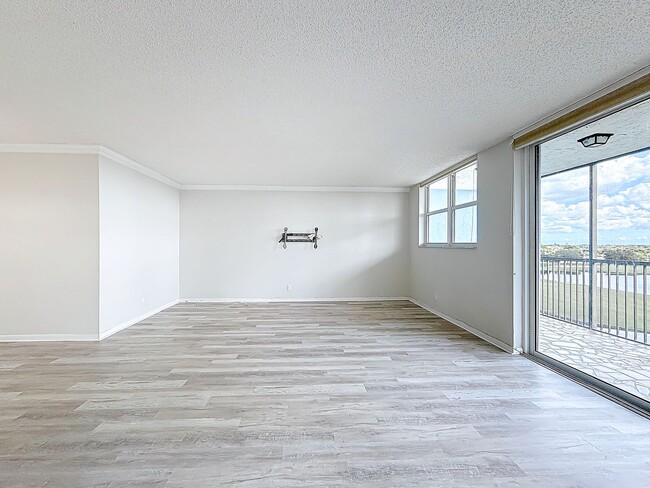 Building Photo - Gorgeous 2 bedroom 2  Condo in Boca Raton across from Nova University