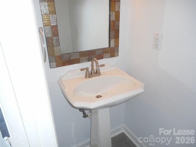 Building Photo - 8235 Circle Tree Ln