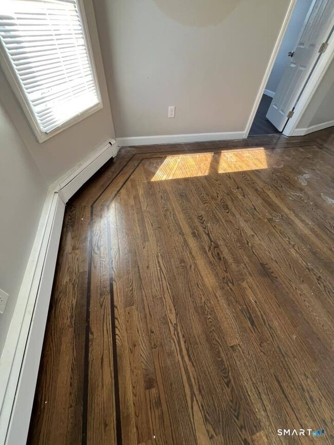 Building Photo - 162 Sheridan St