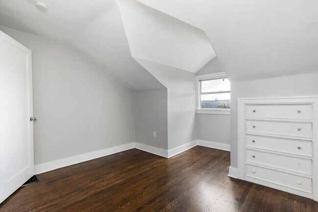 Building Photo - 3814 46th Ave NE