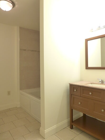 Building Photo - 48 Dudley St