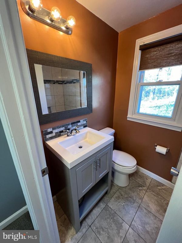 Building Photo - 5804 Shoshone Dr
