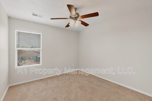 Building Photo - 2713 Violeta Cir SE