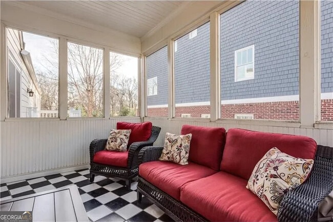 Building Photo - 311 Delmont Dr NE