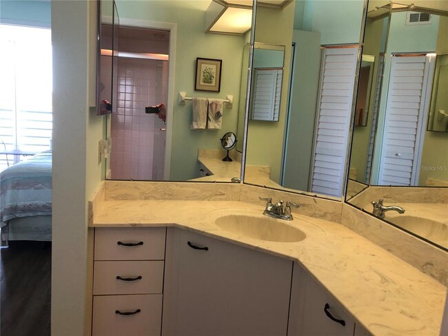 Building Photo - 8000 Sailboat Key Blvd S