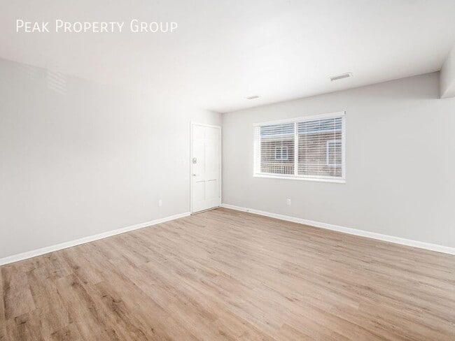 Building Photo - 620-622 Riverview Drive-2 Bedroom