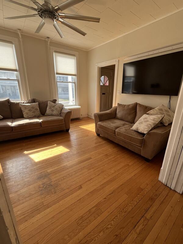 Building Photo - 6 S Lake Ave