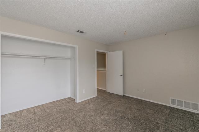 Building Photo - 2760 Parkchester Dr