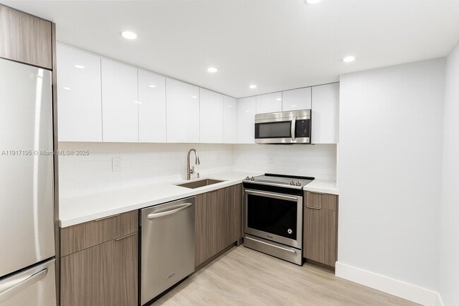 Building Photo - 780 NE 69th St