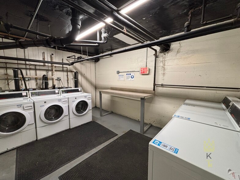 Building Photo - 2003 Commonwealth Ave