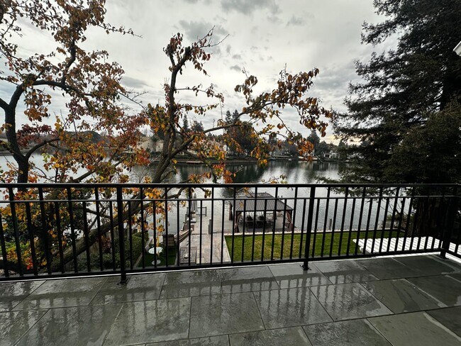 Building Photo - 4824 Longcove Dr