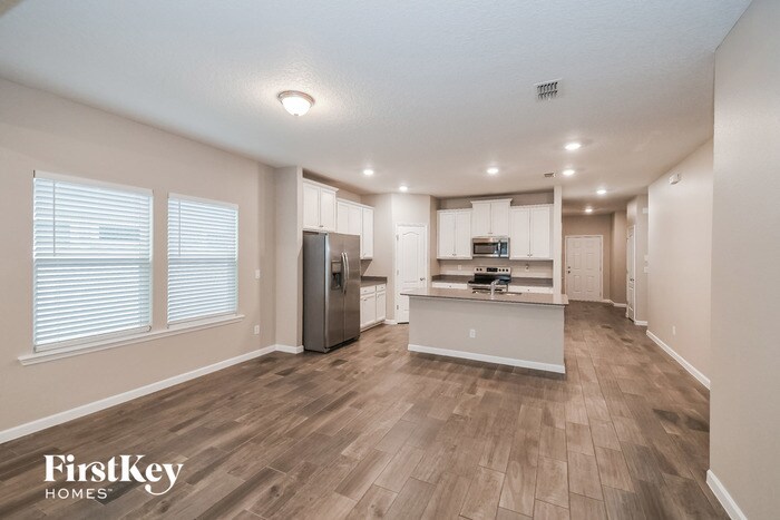 Building Photo - 1312 Kendall Dr