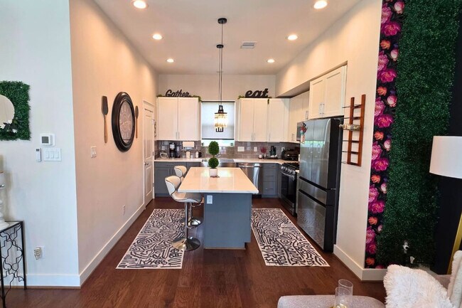 Building Photo - 5342 Donovan Gdns Ln