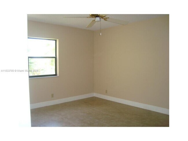 Building Photo - 200 Lakeview Dr