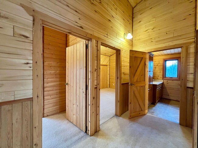 Building Photo - Enchanting Log Home for Lease