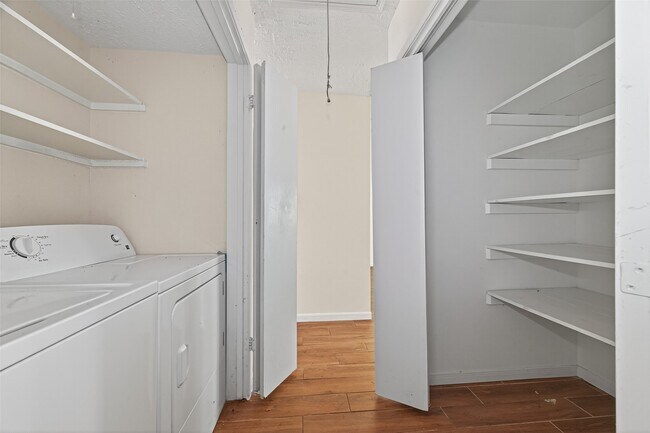 Building Photo - 10913 Bexley Dr