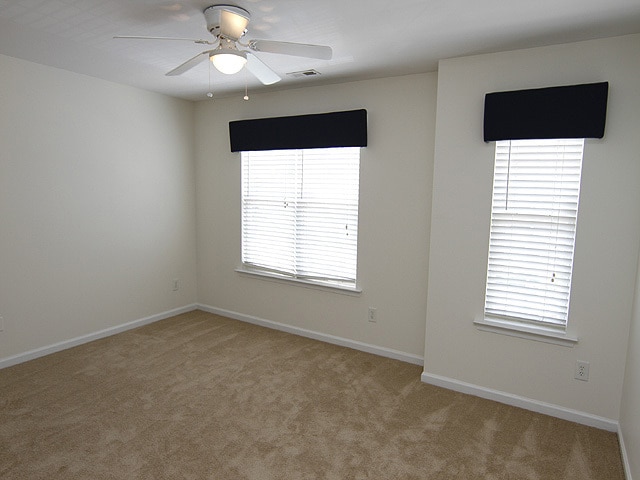Building Photo - Cozy 2-Bedroom NW Raleigh Townhome just of...