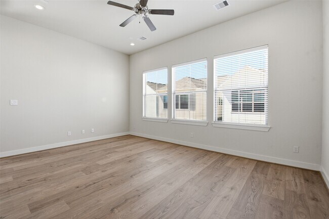 Building Photo - 1106 Yellow Pl