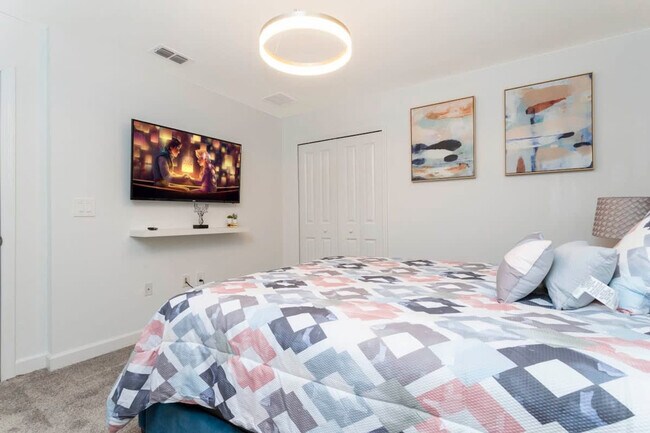 Building Photo - 9202 Sommerset Hills Dr