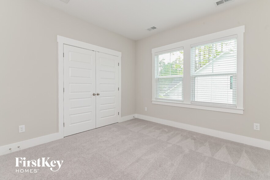 Building Photo - 114 Pecan Dr