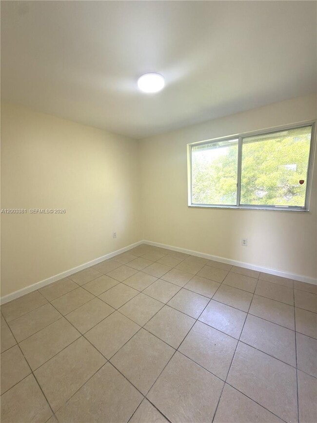 Building Photo - 14020 NE 3rd Ct