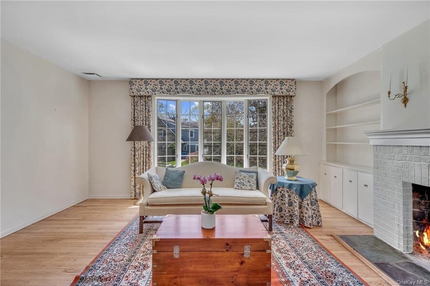 Building Photo - 6 Wildway