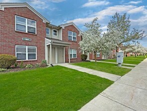 Building Photo - Minutes from Adrian College************** Massive 2 Bedroom 2 Bath*****************Rent $1,150/month