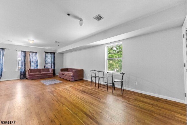Building Photo - 448 S 13th St