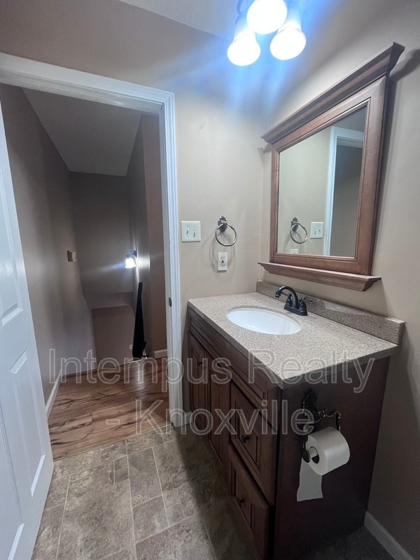 Building Photo - 405 Iroquois Ln