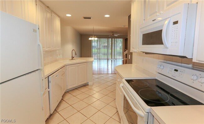 Building Photo - 5823 Cove Cir