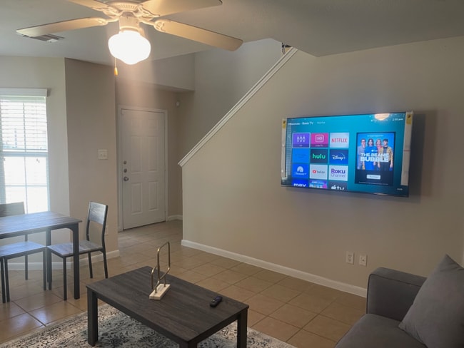 Building Photo - 23451 High Pt St